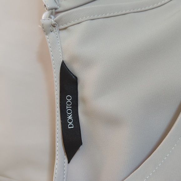 Amazon Gray Flutter Sleeve Satiny Blouse with Pleated Neckline Size Large - Picture 10 of 11